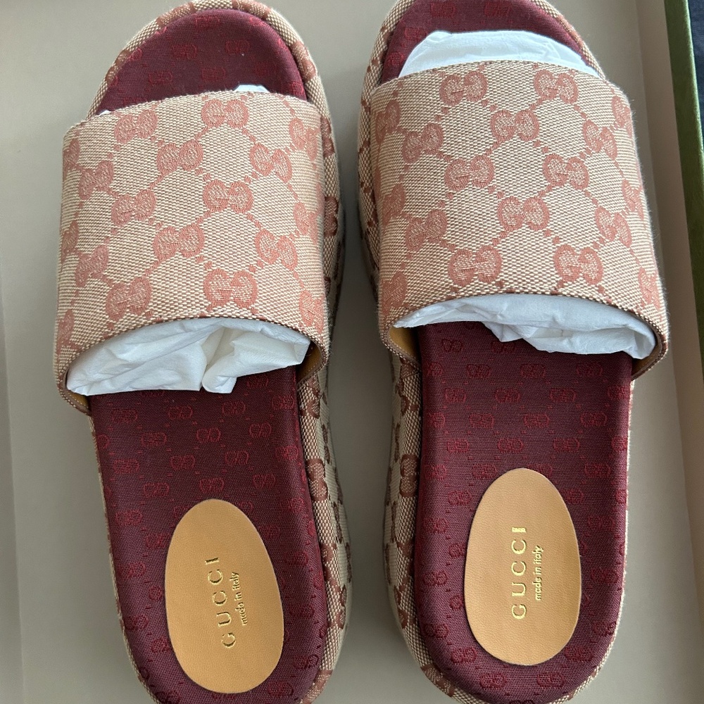 Gucci slides size 8